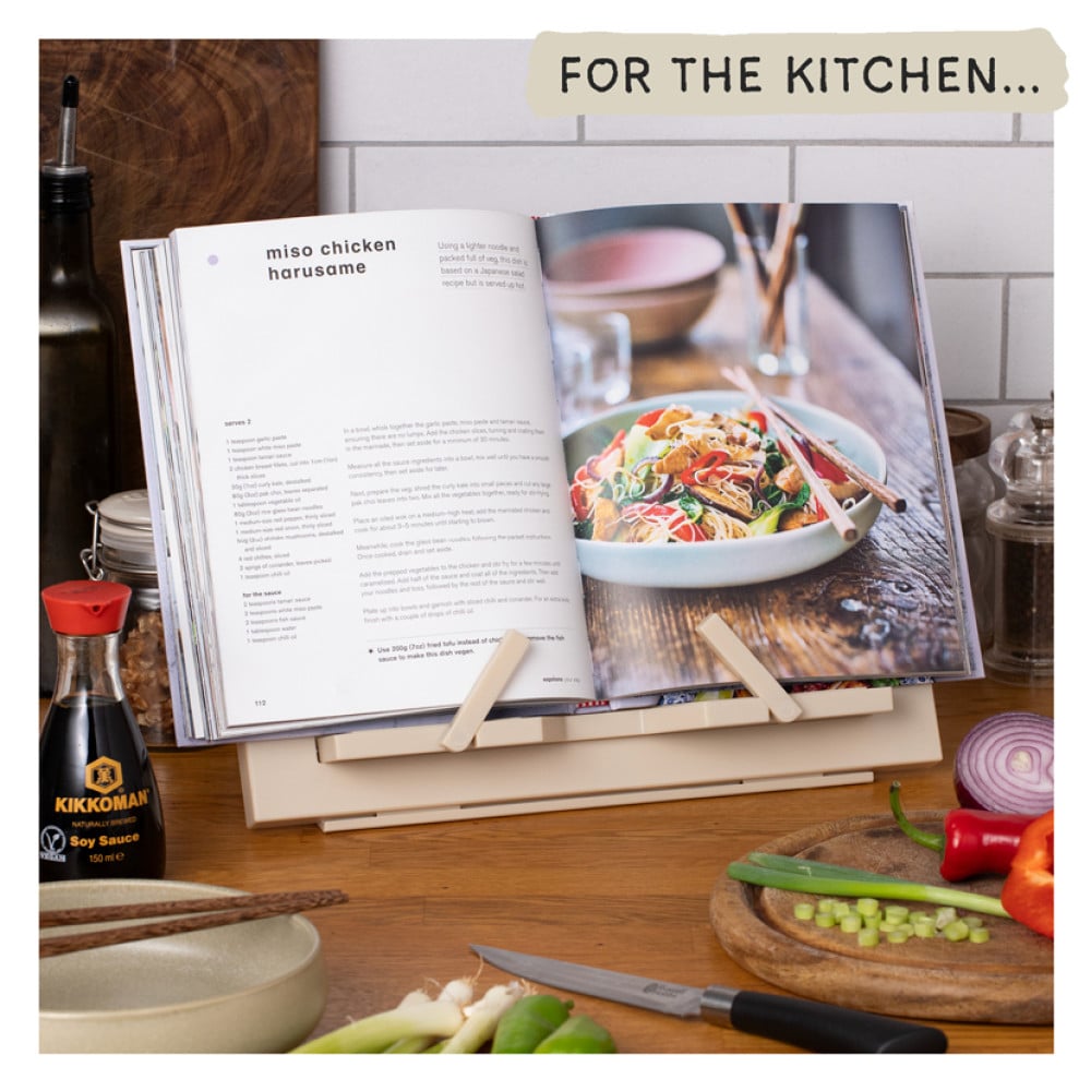 Kirjatuki Reading Rest tablettituki sopii erinomaisesti keittokirjatelineeksi. Helppo pitää puhtaana.