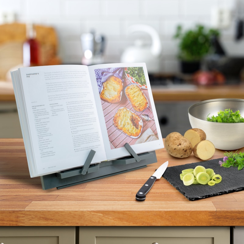 Kirjatuki Reading Rest tablettituki on mainio apu tabletin käyttöön tai kirjan lukemiseen, väri harmaa. Reseptitelineenä keittössä.