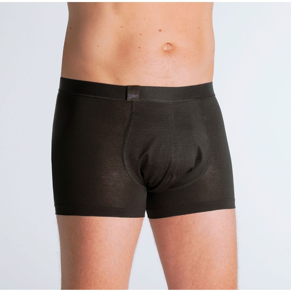 Mediset miesten mustat bokserimalliset suojahousut. Imee pienet virtsankarkailut ja suojaa ohivuodoilta yhdessä housunsuojien kanssa käytettynä.