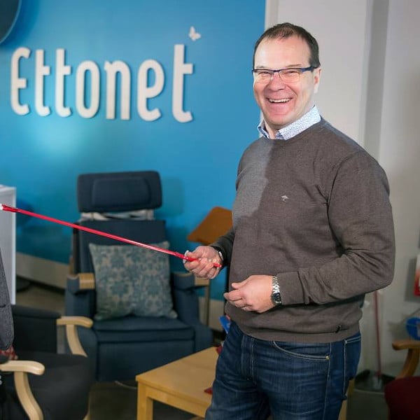 Ettonet apuvälinemyymälän yrittäjä Ari Koskinen Lahden myymälässä