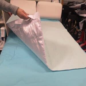 Nostolakana vuodesuoja liukulakana kahvoilla - monitoimilakana vuodepotilaan avuksi.