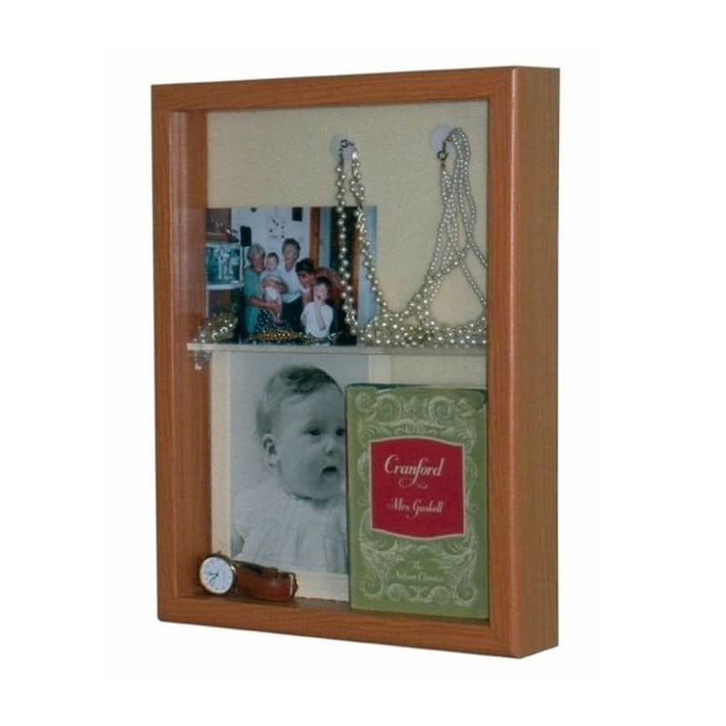 Taulu muistoille,taulun sisälle voi laittaa kuvia muistisairaan muistia virkistämään.