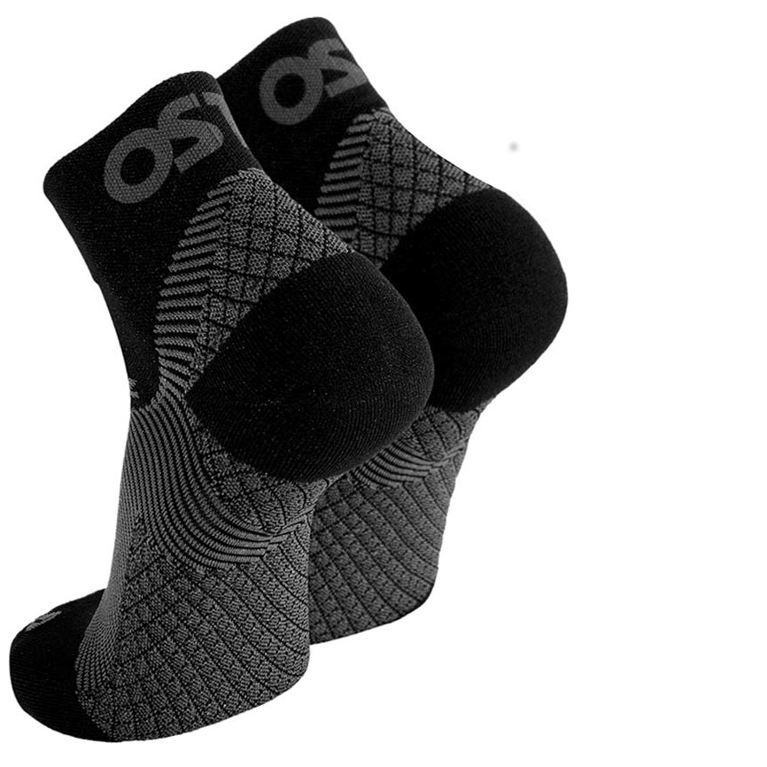 Nilkkasukka plantaarifaskiitin hoitoon. 4 vyöhykkeen puristus sukassa helpottaa jalkapohjan ja kantapään kipua.