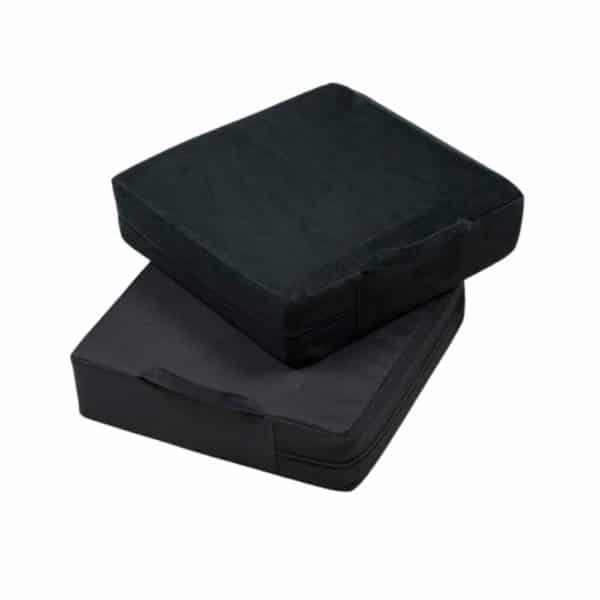 Koroketyyny 10 cm musta muovitettu polyester. Sopii tuoliin tai sohvaan, kun tarvitaan korkeampi istuma-asento.