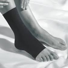 Nilkkatuki Active Color Bort. ActiveColor® -nilkkatuki antaa tehokkaan tuen ja sitä voidaan käyttää sekä urheilu- että kävelyjalkineissa.