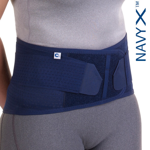 Selkätuki Navy X matala. Joustavasta ja erittäin kulutusta kestävästä ja tukevasta materiaalista valmistettu ilmava liivi, joka sopii sekä suoralle että muodokkaalle vartalotyypille.