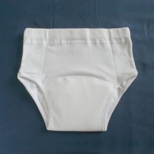 Varmuusalushousut tytöille Mediset on tarkoitettu lapsille, joilla on virtsankarkailuongelmia. Lievään- ja keskivaikeaan karkailuun.