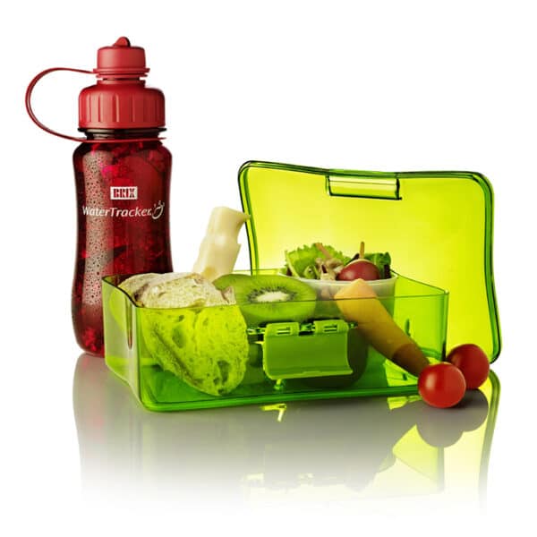 Eväsrasia Lunchbox vihreä täynnä eväitä ja mukana Watertracker juomapullo.