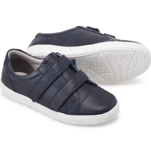 Naisten leveälestinen vapaa-ajan kenkä Gigi Navy sopii turvonneeseenkin jalkaan.