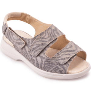 Naisten leveälestinen sandaali Sunny safari klassinen sandaali erityisellä mukavuudella pehmeydellä kesäksi ja kotiin. Jokainen askel on pilven pehmeä.