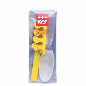 Jalkojenhoitosetti Pedi-Care sisältää keraamisen raspin, varvaslevittimen ja varpaiden kysnille tarkoitetun kynsiviilan.