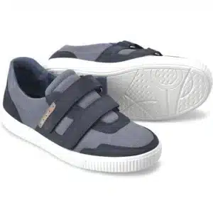 Miesten leveälestinen kenkä Andrew tarrakiinnitys mukavat jalassa ja helppo pukea.