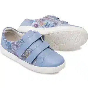 Naisten leveälestinen vapaa-ajan kenkä Gigi Floral Blue kauniit kengät, jotka on helppo pukea.