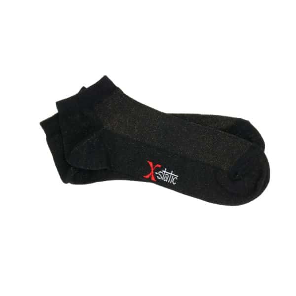 Hopeasukka on hajuton ja pitää jalkojen lämpötilan sopivana.