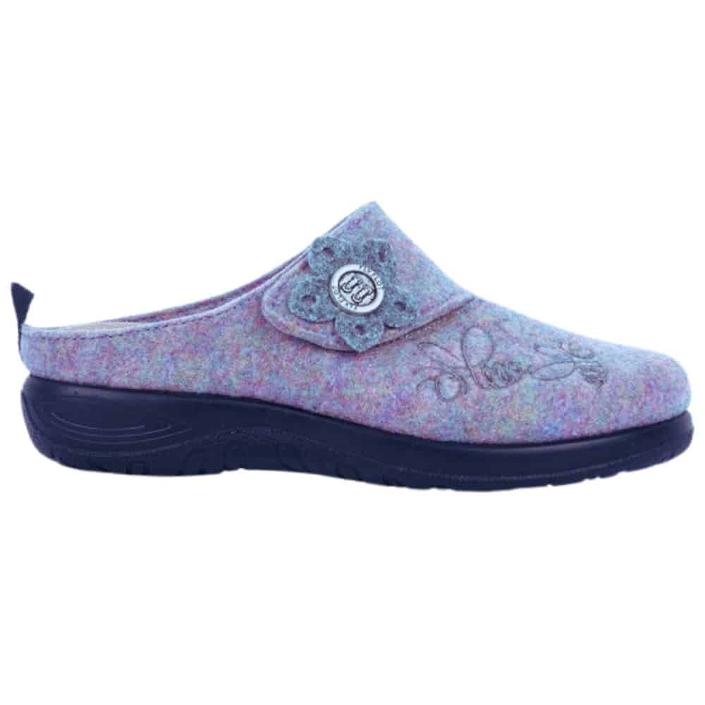 Aamutossu pistokas Fly Flot lila väri on helppo sujatuttaa jalkaan, pitävä pohja.