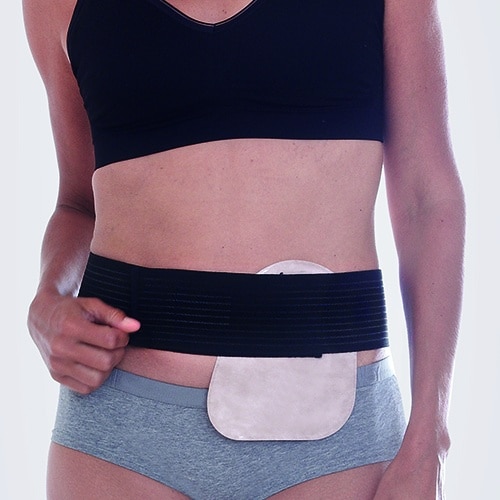 Avannevyö StomiMini, väri musta auttaa avannepussia pysymään paikoillaan.