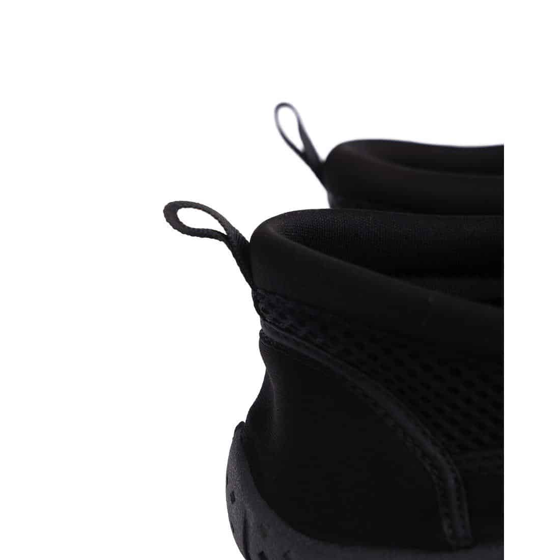 Uimatossut uimakengät Aqua Shoes kannoissa on ripustuslenkit